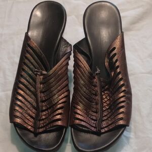 Donald J PlinerWomen's Bronze Slide Sandals